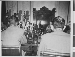 Photograph of Howard Hughes at hearing, Washington, August 09, 1947