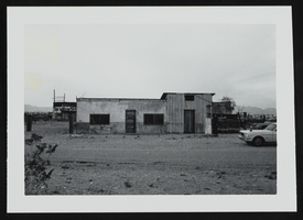 Front view of a gas station: photographic print
