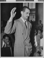 Photograph of Howard Hughes at hearing, Washington, August 06, 1947