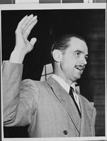 Photograph of Howard Hughes at hearing, Washington, August 06, 1947
