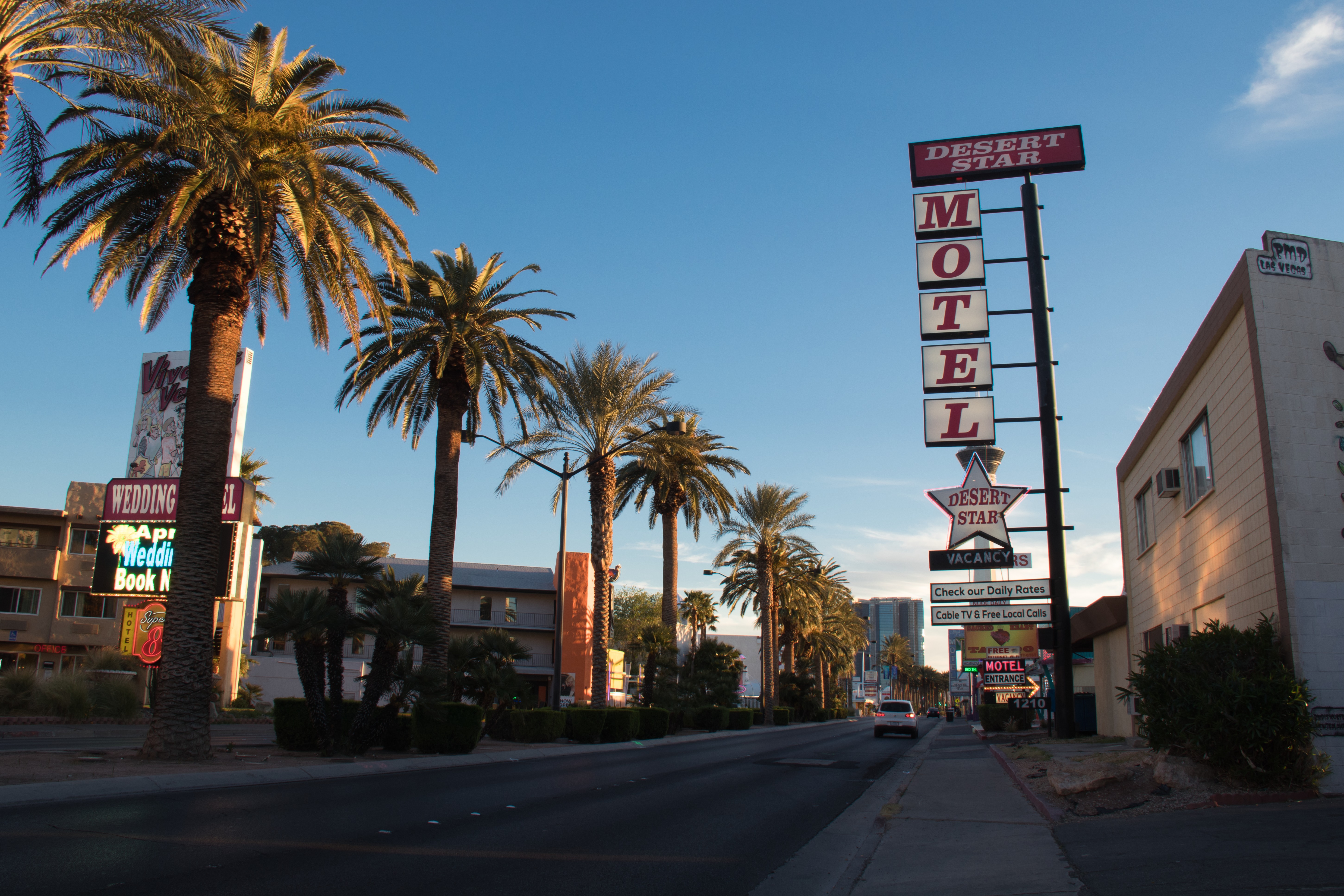 Photographs of Desert Star Motel sign, Las Vegas (Nev.), March 24, 2017