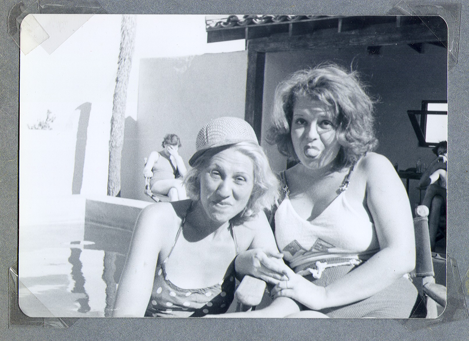 Clara and Carmen Schmidt by the pool: photographic print