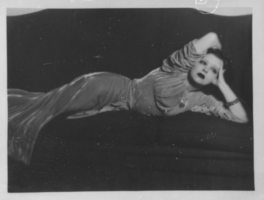 Clara Bow reclining on a couch: photographic print