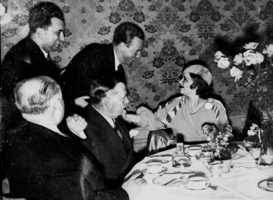 Clara Bow with four unidentified men in Berlin , December 30, 1932. Handwritten on the back: Berlin Dec 30, 1932. Also includes an Associated Press stamp on the back that is in German