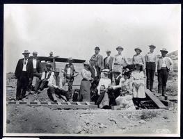 Photograph of people at Montana Tonopah Mine, Tonopah (Nev.), early 1900s
