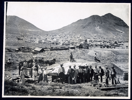 Photograph of group of people posing at Montana Tonopah Mine, Tonopah (Nev.), 1902