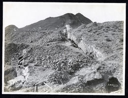 Photograph of ledge at Valley View Hill, Goldfield (Nev.), early 1900s