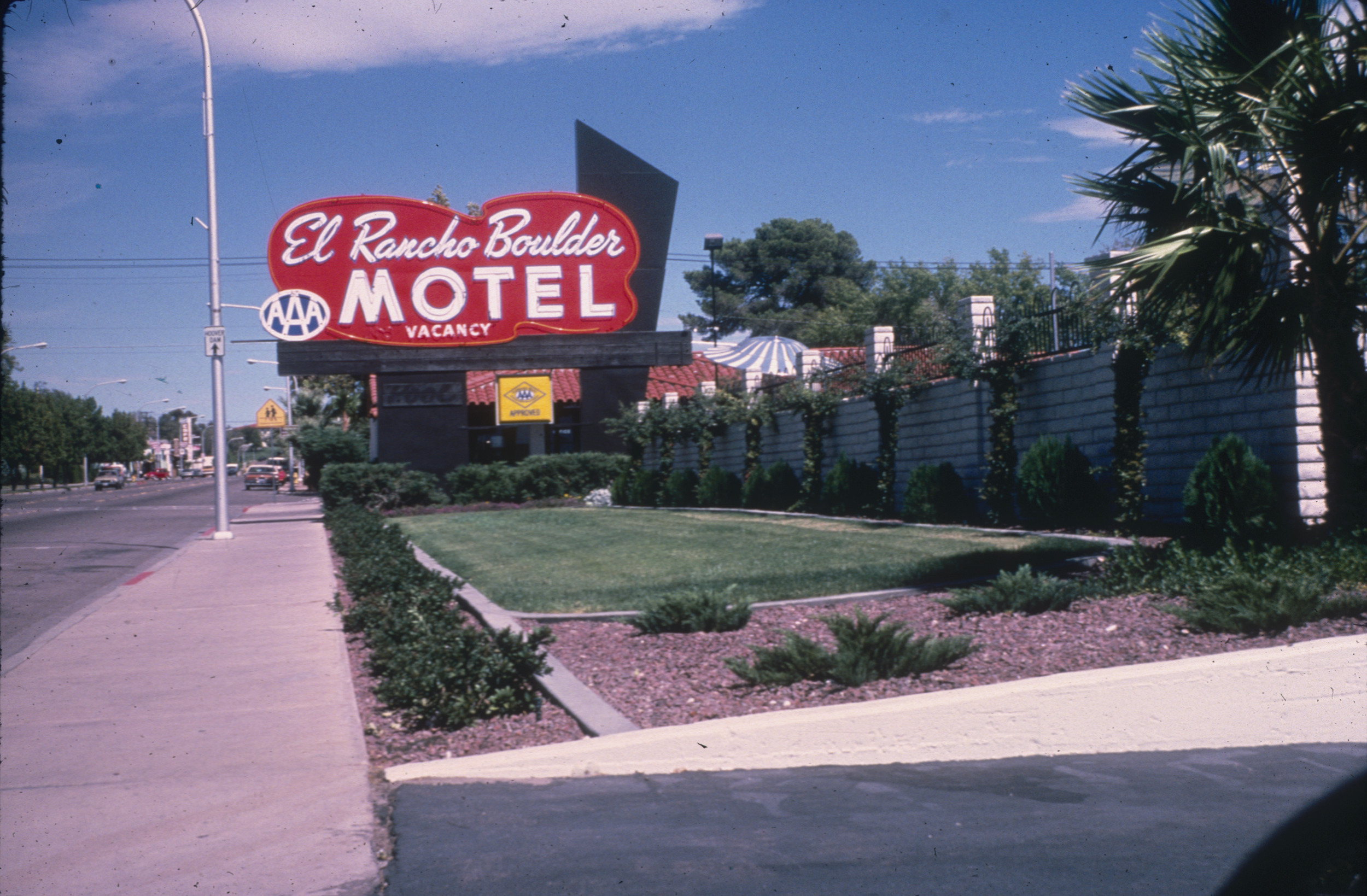 Slide of the El Rancho Boulder Motel, Boulder City, Nevada, 1986