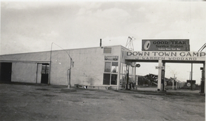 Photograph of J. Warren Woodard's Downtown Camp and service station, Las Vegas, 1926