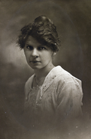 Photograph of Florence Squires, circa 1904 to early 1910s