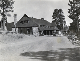 Photograph of a store near the Grand Canyon, circa 1920s to 1940s