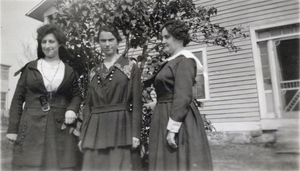 Photograph of unidentified women, circa 1910-1930s