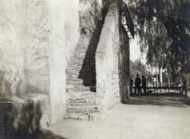 Photograph of unidentified buildings, circa early 1900s