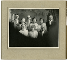 Photograph of Maurine Hubbard and members of the Hubbard family, Moberly, Missouri, circa 1915