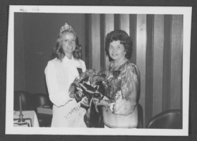 Photograph of Lynde Pyatt receiving American Business Women's Association award, Las Vegas, July 16, 1978
