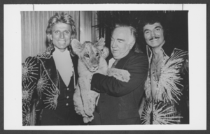 Photograph of Walter Cronkite with Siegfried and Roy, Las Vegas, 1982