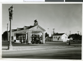 Photograph of Bunker's Service Station, Las Vegas, 1935-1940