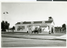 Photograph of a Mobil Gas Station, Las Vegas, circa 1930s.