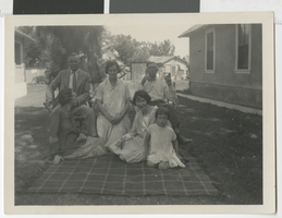 Photograph of the Ullom family and their friend Gladys Boggs Marshall, 1927
