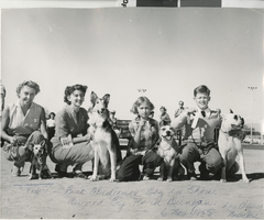 Photograph of Flora Dungan at a dog show in Las Vegas (Nev.), November 6, 1955