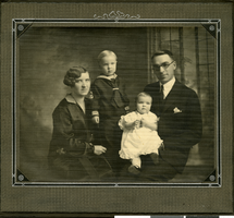 Photograph of Cyril Wengert, Lottie Wengert, and children, circa 1925
