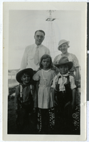 Photograph of Wengert family, Mount Vernon (Iowa), August 22, 1933