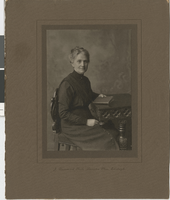 Photograph of a Margaret Brown, early 1900s