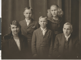 Photograph of Trapnell family, 1920s