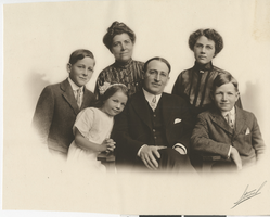 Photograph of the Fayle-Chilson family, 1900-1930