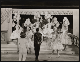 Photograph of Donn Arden leading a dance rehearsal, Paris (FRA), 1950s - 1960s
