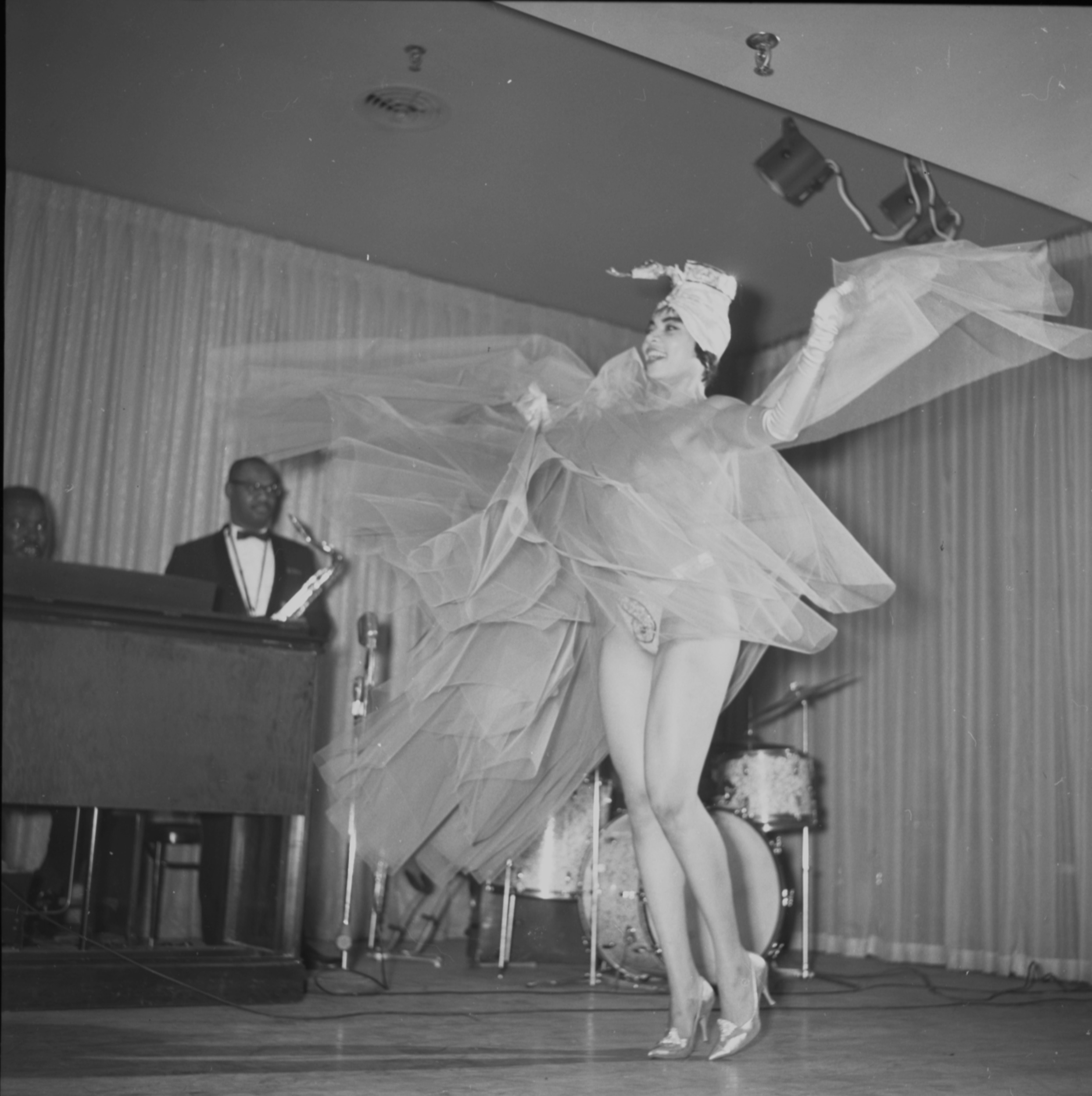 Dancer at Carver House, Image 09