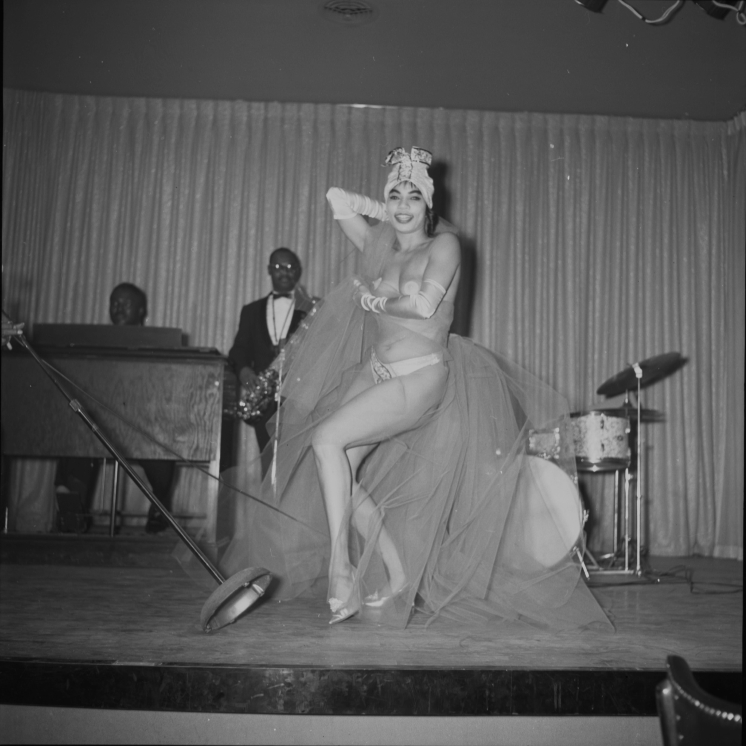Dancer at Carver House, Image 10