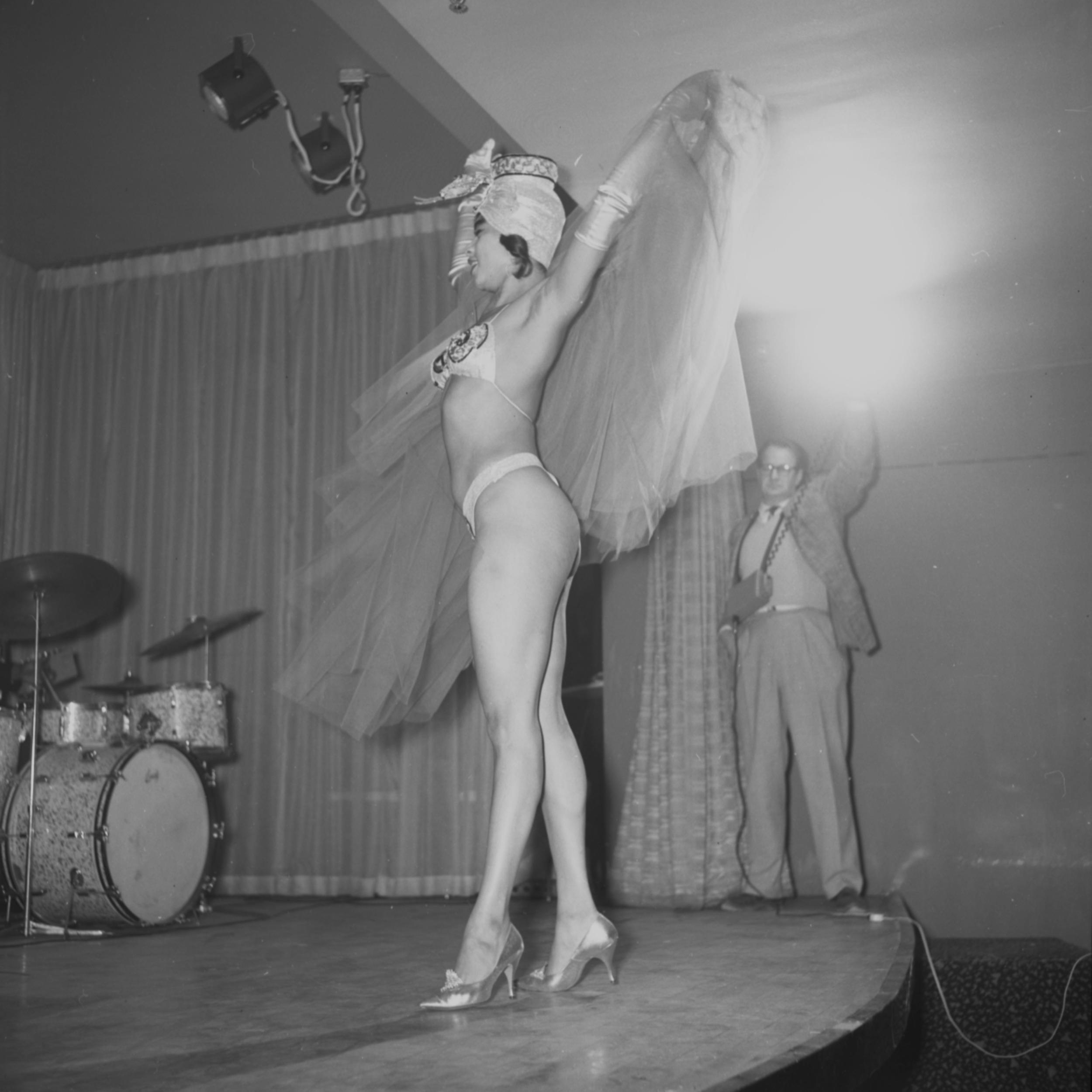 Dancer at Carver House, Image 12