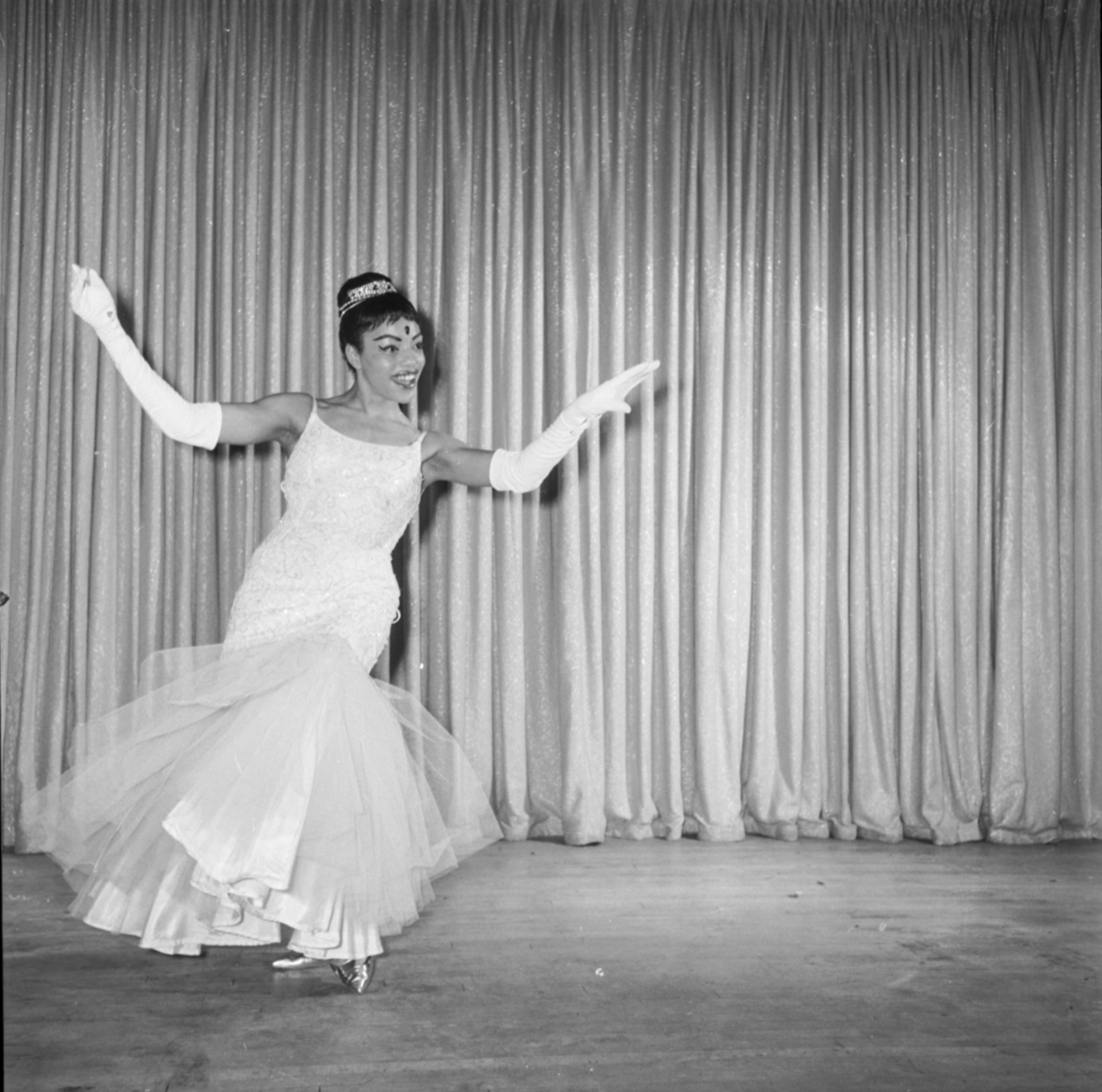 Carver House talent show, April 4, 1962, Image 01