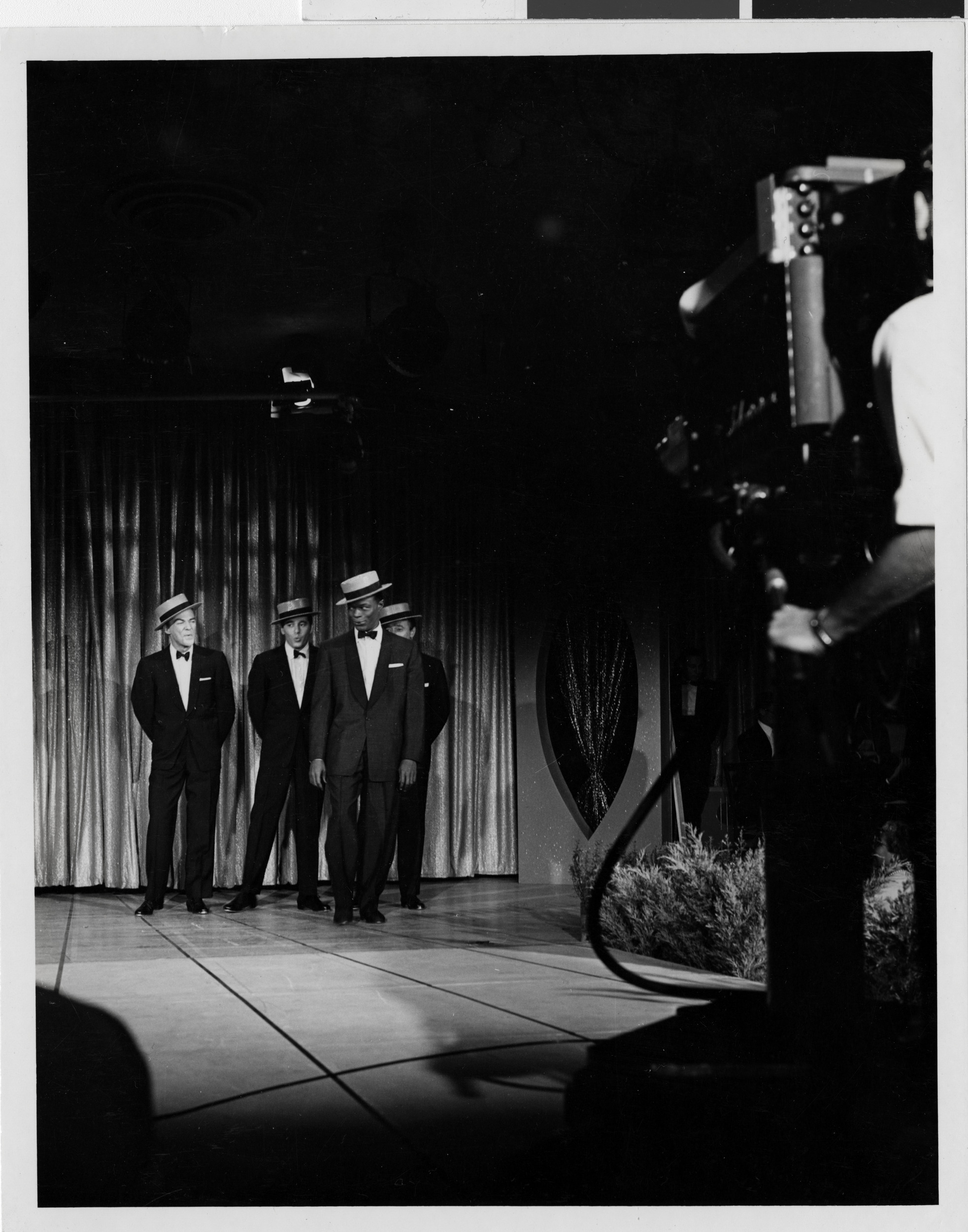 Cole onstage, image 001