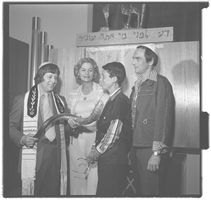 Photograph of Congregation Ner Tamid members, Las Vegas (Nev.), September 10, 1976