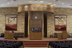 Photograph of Wasserman Ark and Bima in the Joyce & Jerome Mack Sanctuary of Congregation Ner Tamid, Henderson, Nevada, May 24, 2016