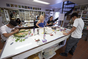 Photograph of students learning art at the House of Straus, Las Vegas (Nev.), July 14, 2016