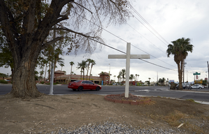Cross on Nellis Bouleavard north of East Sahara Avenue, Clark County, Nevada: digital photograph