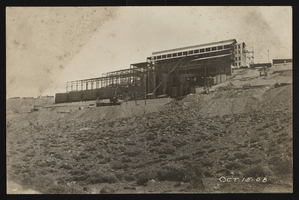 Unidentified mine building in Goldfield, image 002: photographic print