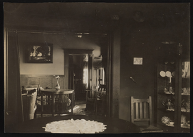 Living room in Siegfried home "Heart's Delight" Edmonds, Washington: photographic print