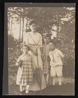 Lou-Vee Bradford Siegfried with her children, Victoria, Nanelia, and Victor: photographic print