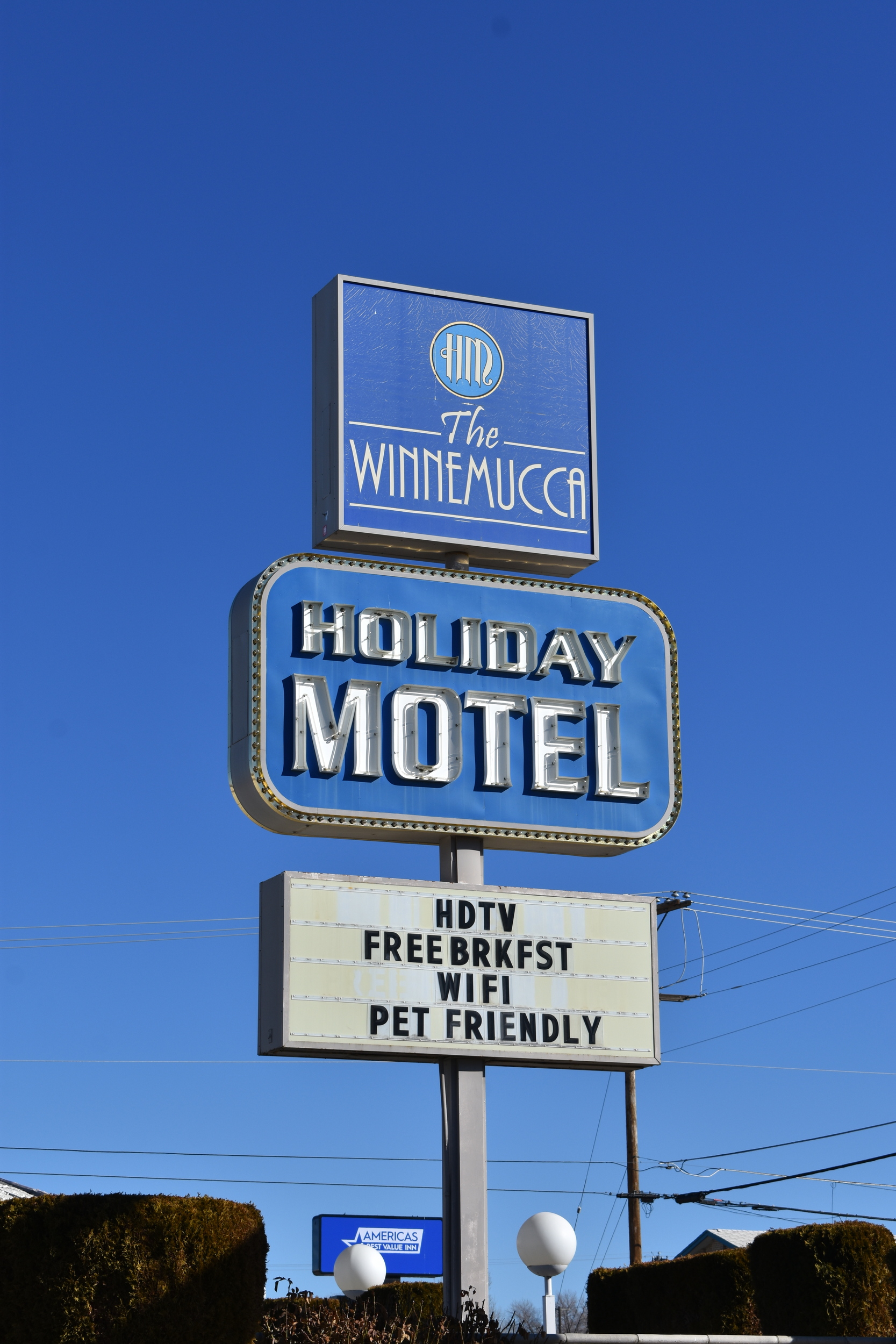 Holiday Motel Winnemucca mounted sign, Winnemucca, Nevada