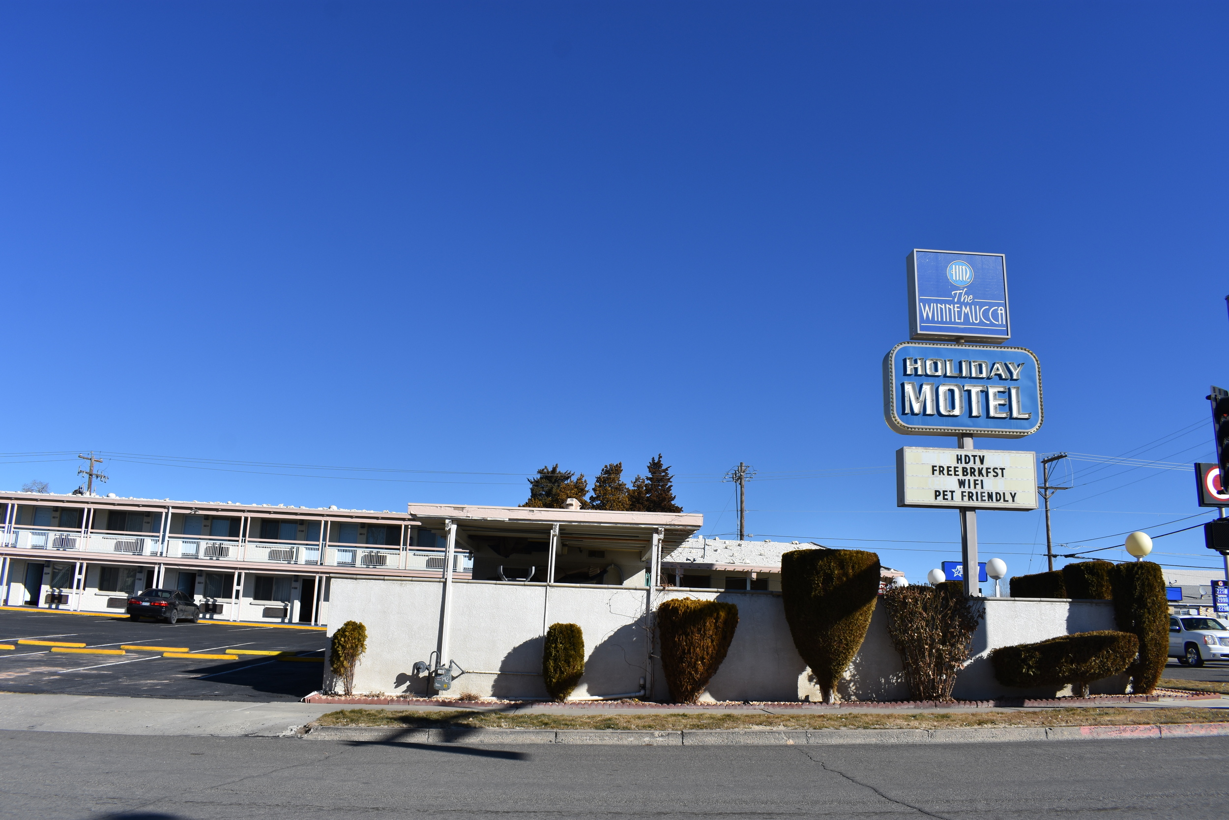 Holiday Motel Winnemucca mounted sign, Winnemucca, Nevada