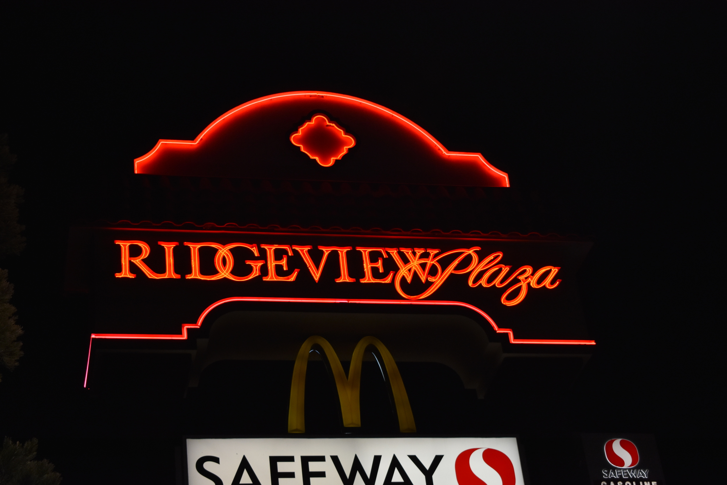 Ridgeview Plaza double mounted sign, Reno, Nevada