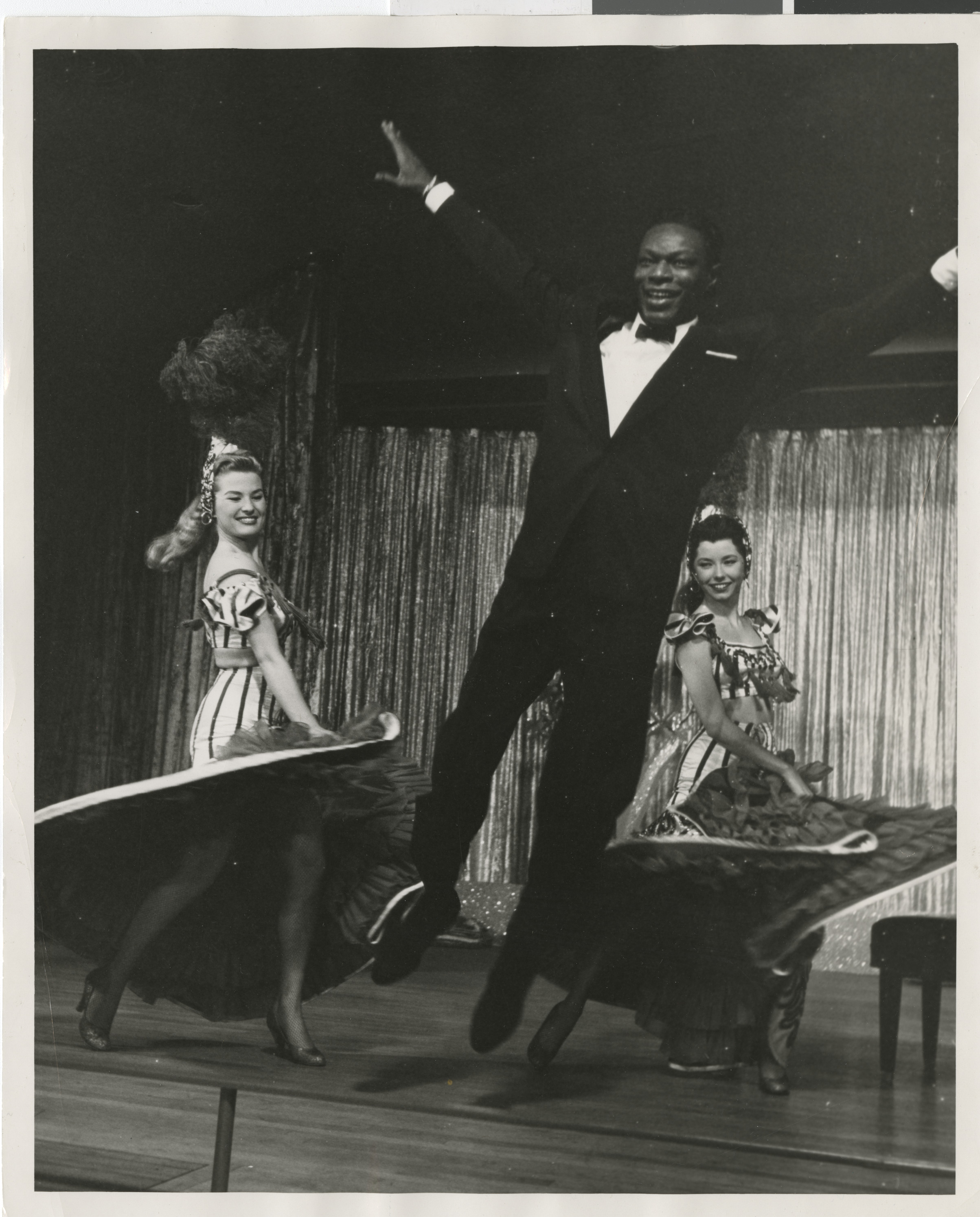 Cole onstage, image 011