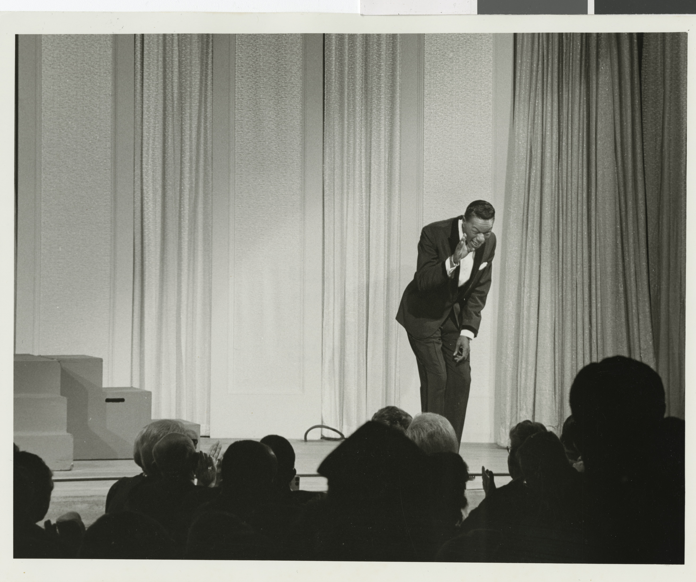 Cole onstage, image 012