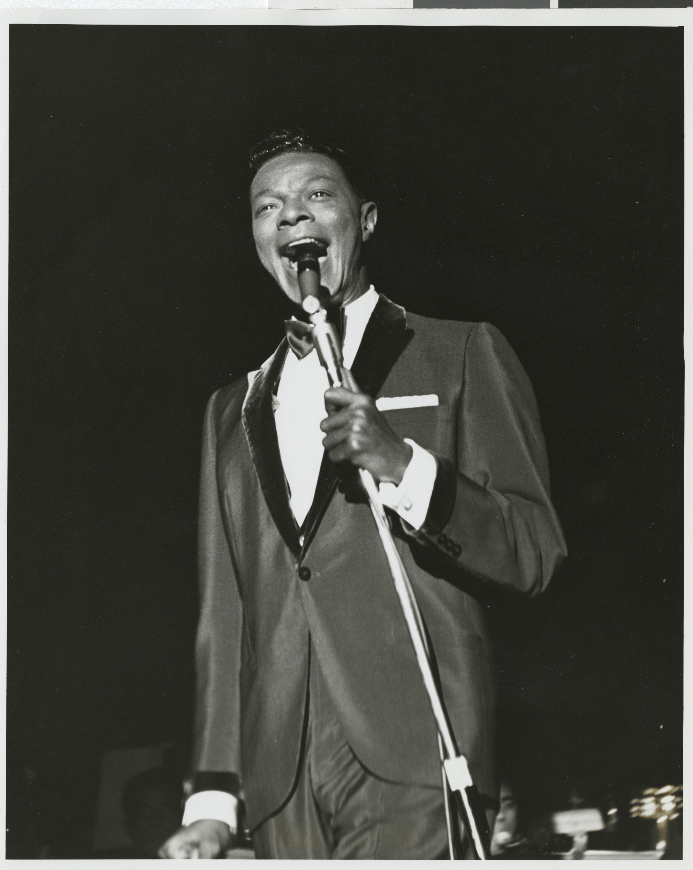 Cole onstage, image 014