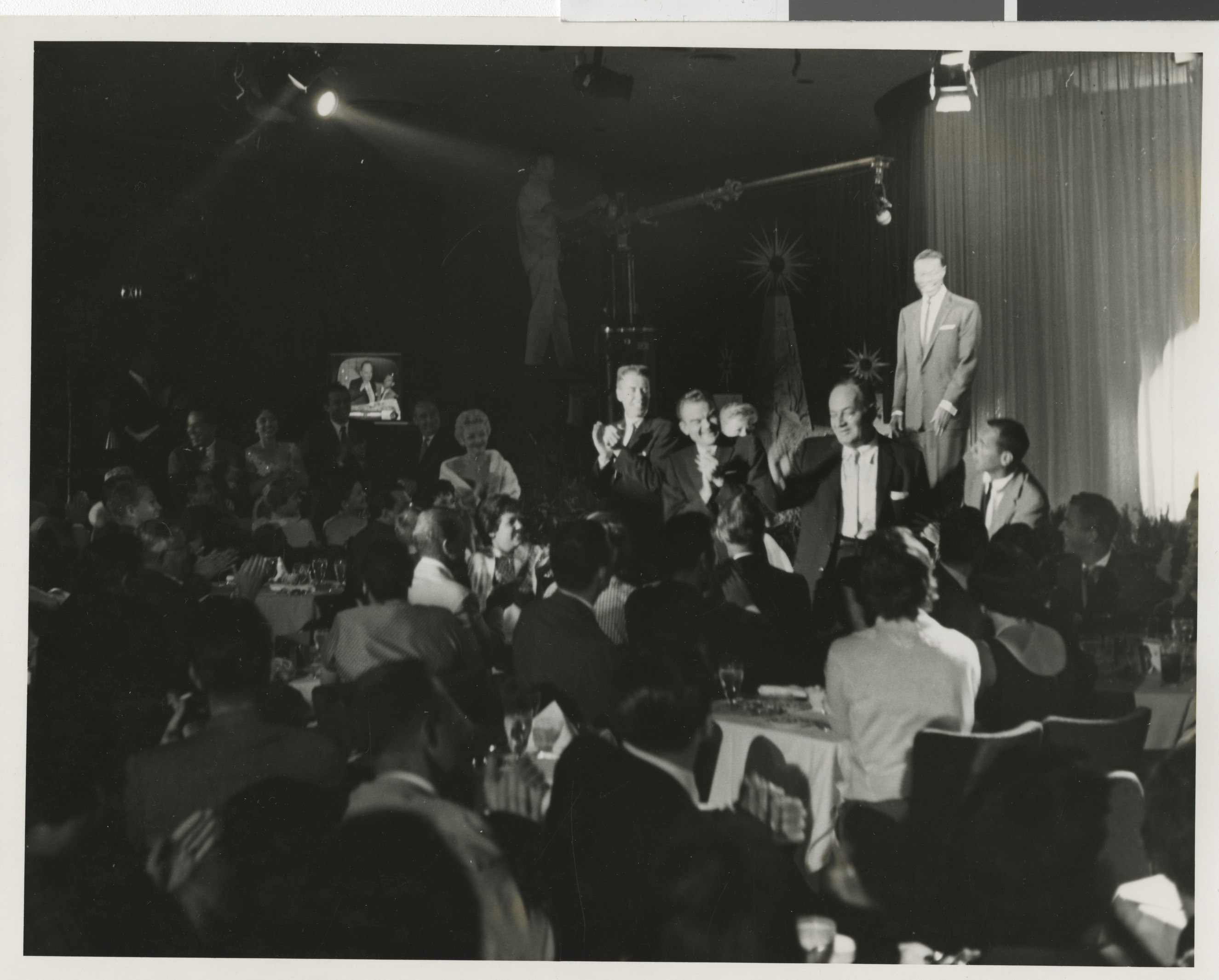 Cole onstage, image 035