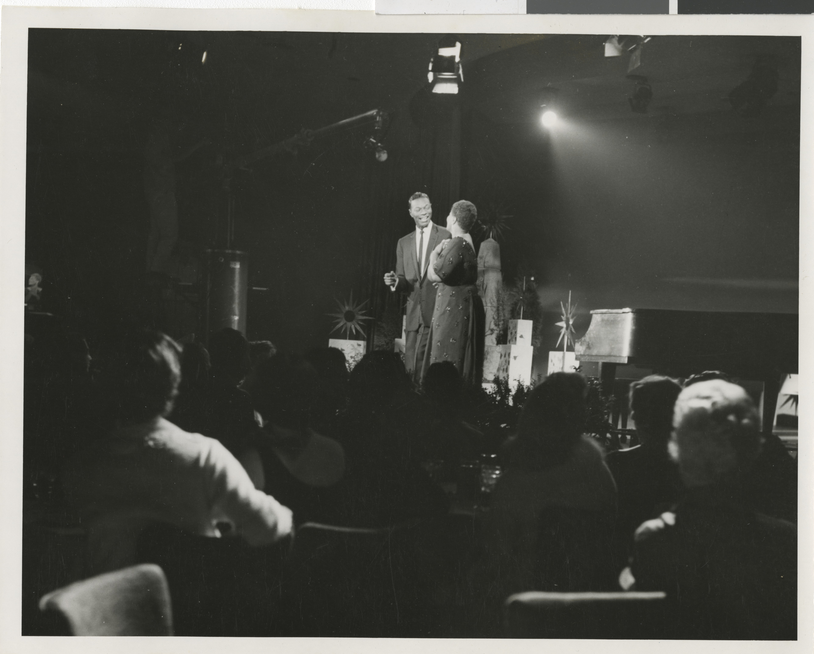 Cole onstage, image 041